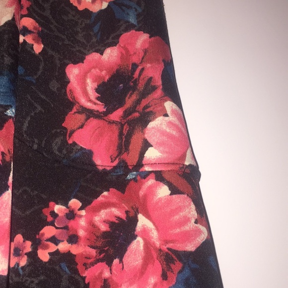 Hollister Floral Skater Skirt - Picture 4 of 5